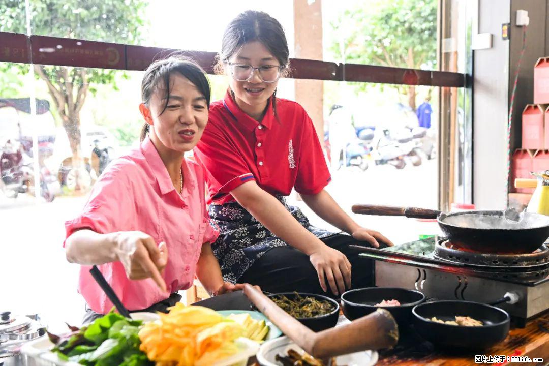 全网追的“扁担女孩”，找了一份暑假工，时薪12元 - 抚州生活资讯 - 抚州28生活网 fuzhou.28life.net